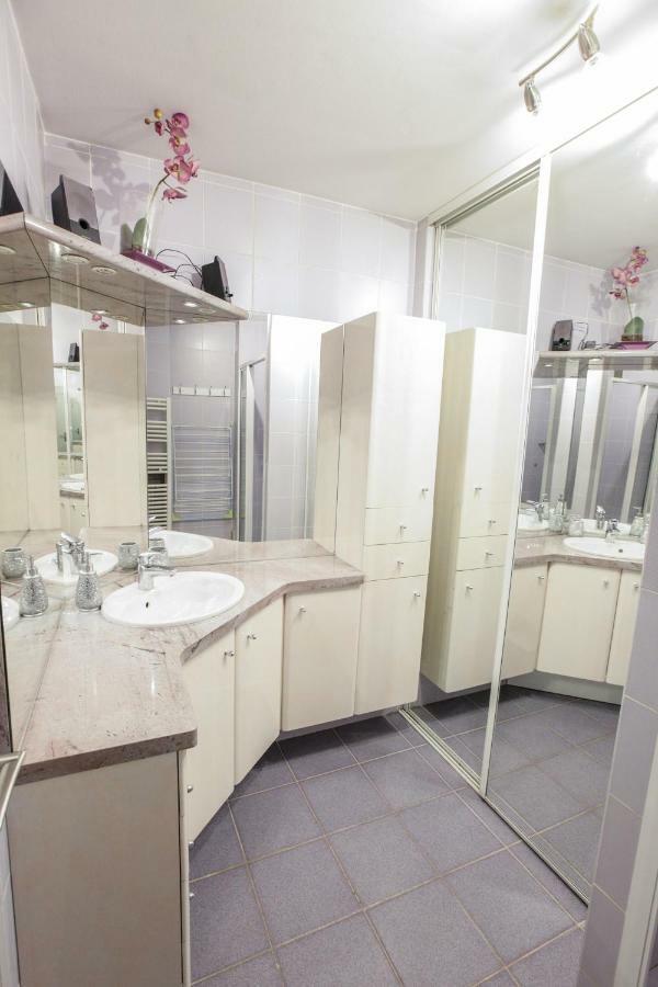Le Celestay Villeurbanne Exterior foto